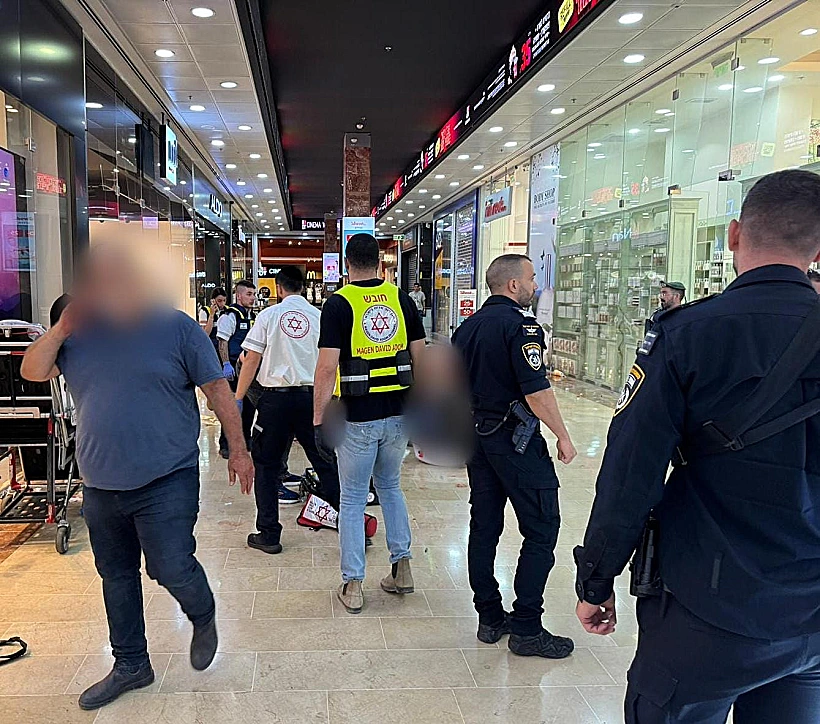 זירת הפיגוע בקניון חוצות בכרמיאל