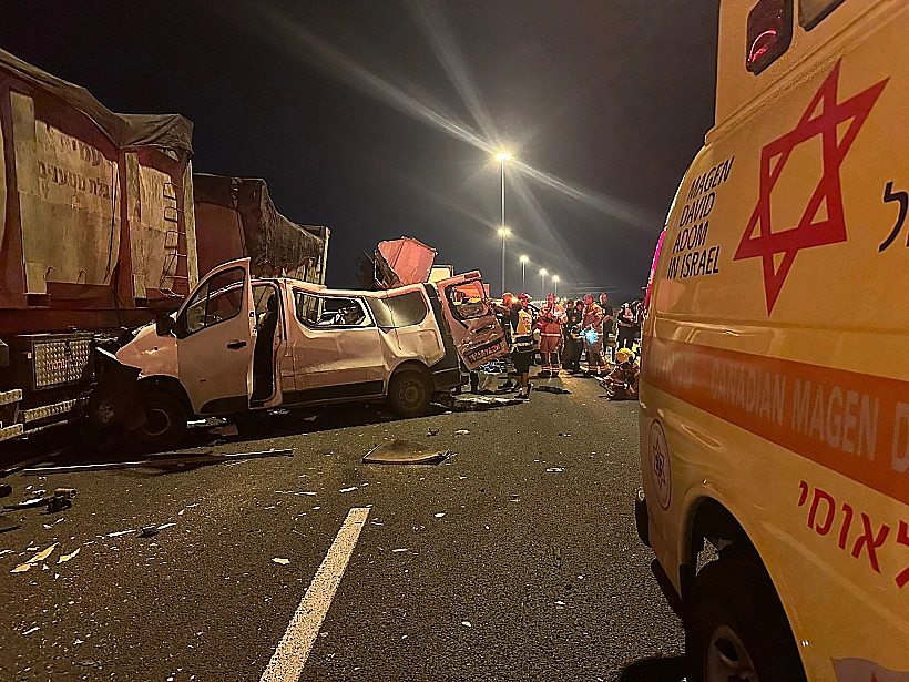 אמבולנס בזירת התאונה