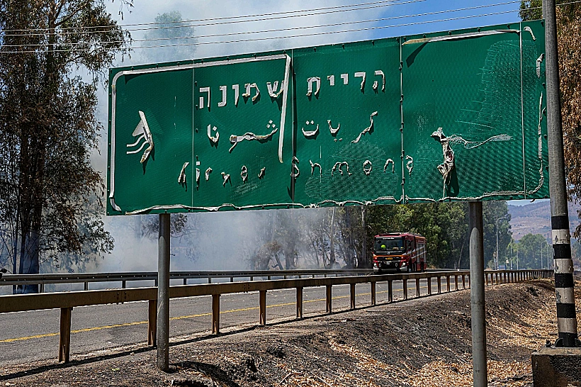 נזקי השריפות בעקבות נפילת רקטות בקריית שמונה