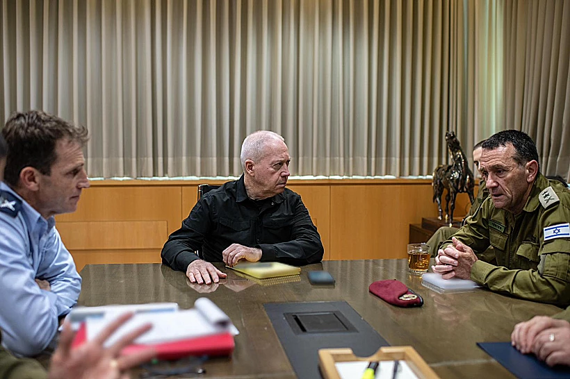 שר הביטחון יואב גלנט והרמטכ"ל רב-אלוף הרצי הלוי בהערכת מצב