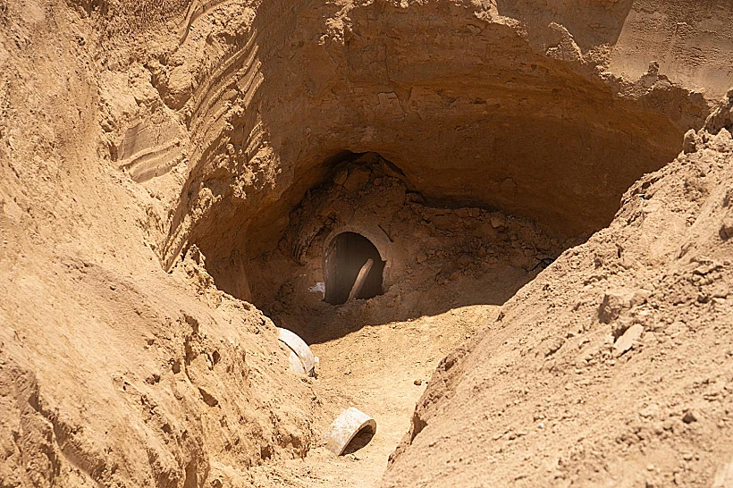 פתח המנהרה במבצע חילוץ גופות החטופים