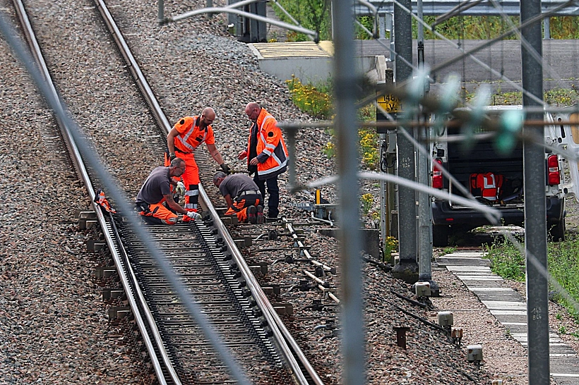 חברת הרכבות הצרפתית מתקנים את הנזק