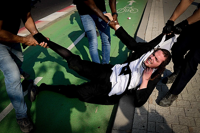 עימותים קשים בהפגנת החרדיםמול הבקו"ם בבסיס תל השומר