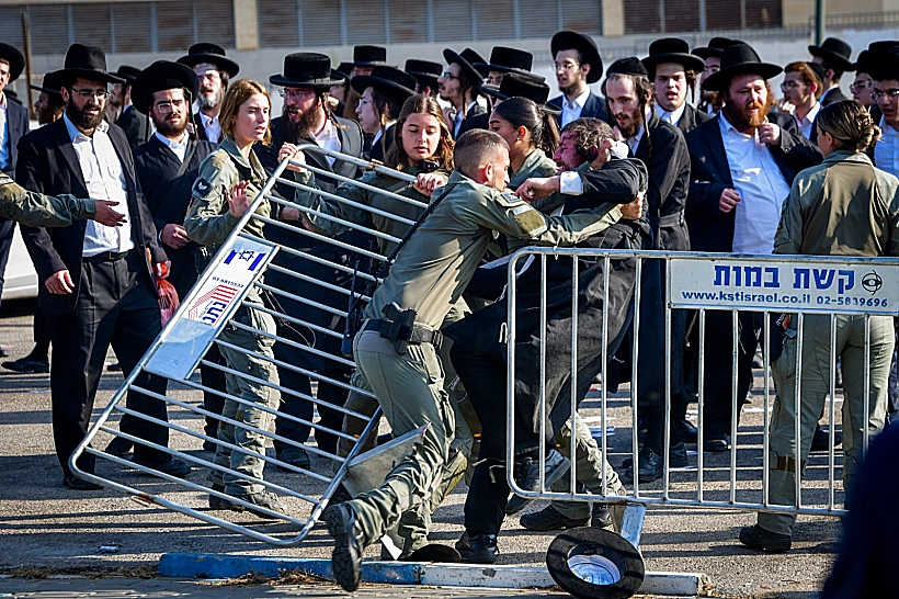 עימותים בהפגנת חרדים מול הבקו"ם בבסיס תל השומר