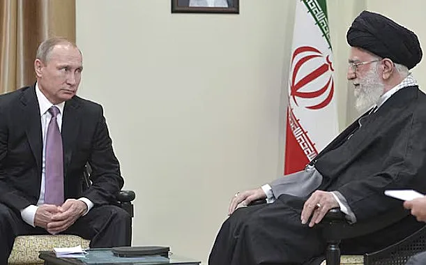 הנשיא ולדימיר פוטין והמנהיג העליון עלי חמינאי