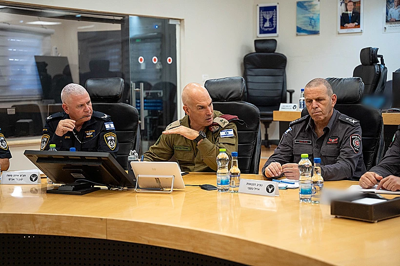 מפקד פיקוד הצפון, אלוף אורי גורדין, בדיון על מאמצי כיבוי השריפות בצפון