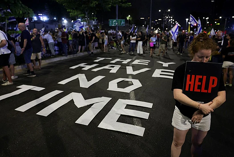 מפגינים למען החטופים בתל אביב