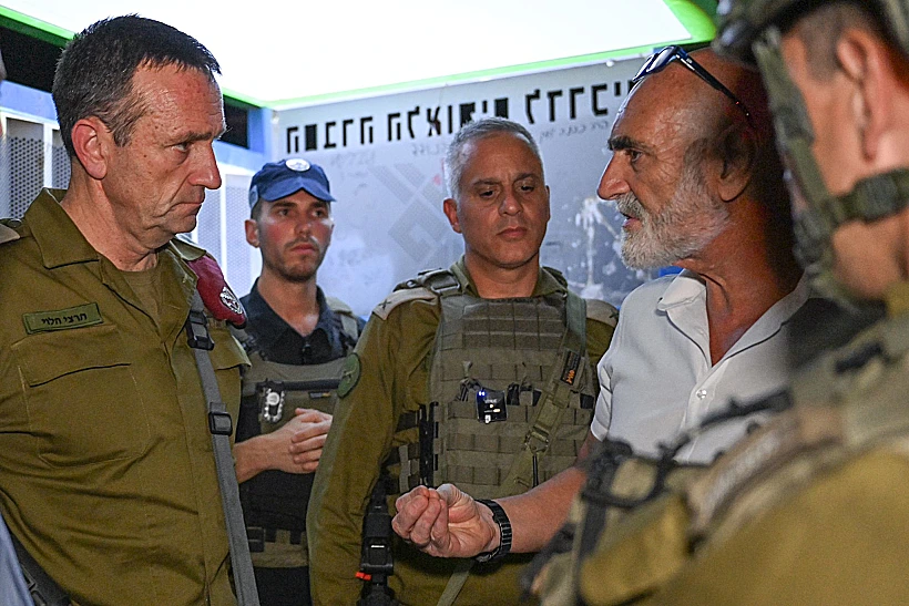 הרמטכ"ל, רא"ל הרצי הלוי, בזירת הפיגוע בצומת מחולה