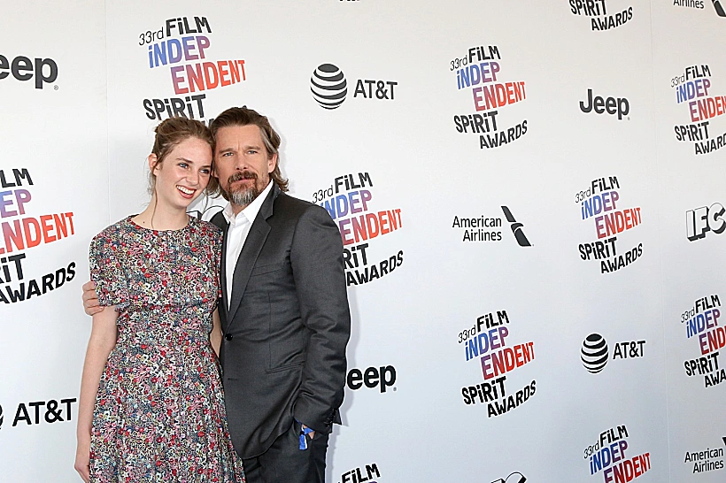 אית'ן ומאיה הוק