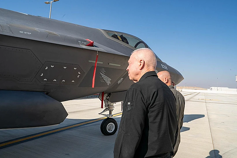 גלנט בבסיס חיל האוויר בנבטים