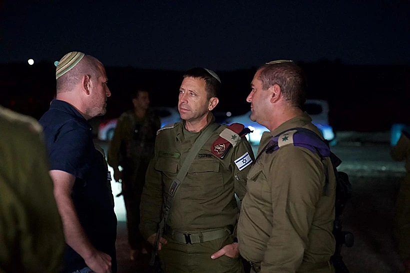 מפקד פיקוד המרכז, אלוף בלוט, בזירת הפיגוע בשומרון