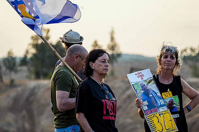 קרובי חטופים על גבול עזה