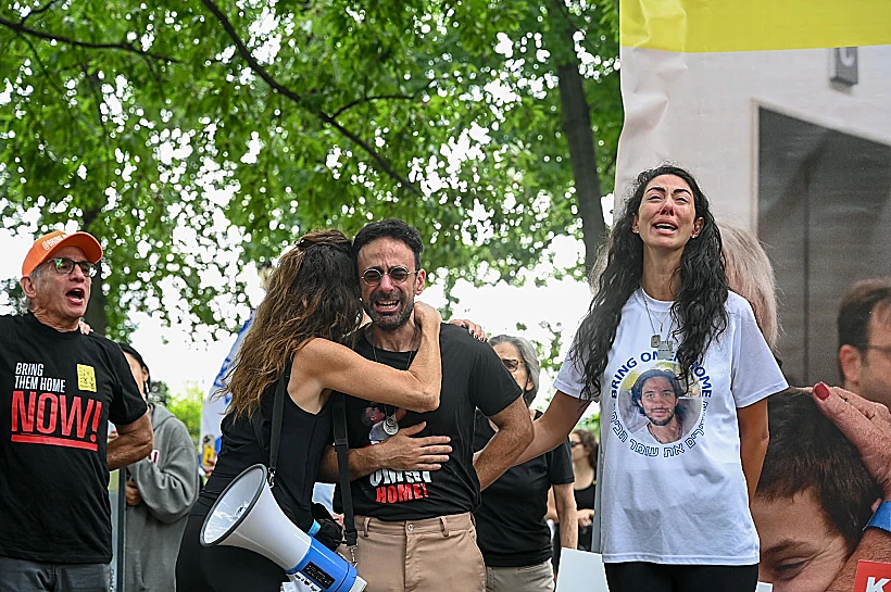 מפגינים למען החטופים בניו יורק