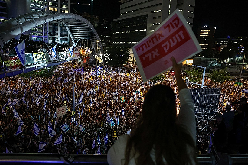 מפגינים בדרך בגין בתל אביב