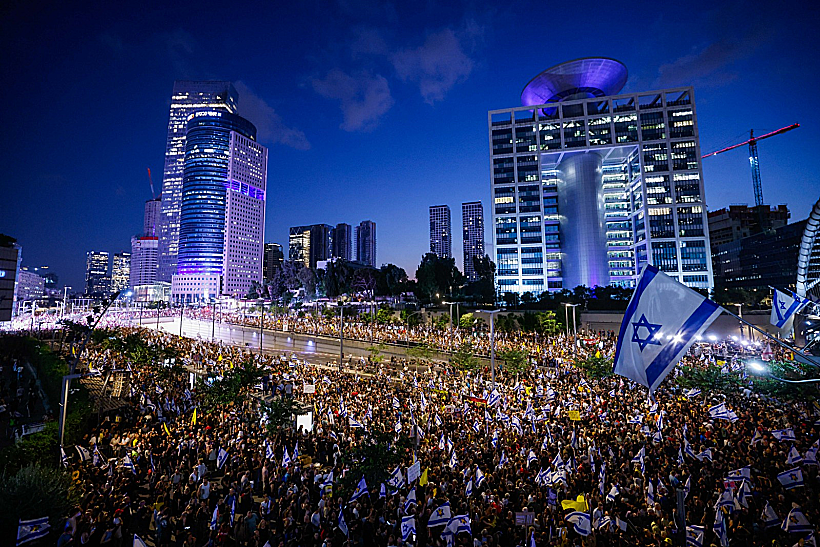 מפגינים למען החטופים בתל אביב