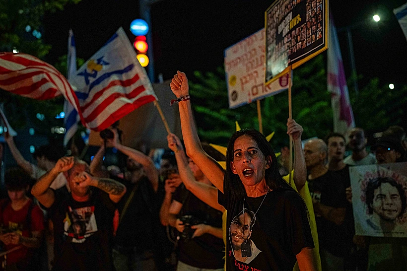 עינב צנגאוקר בהפגנה בתל אביב