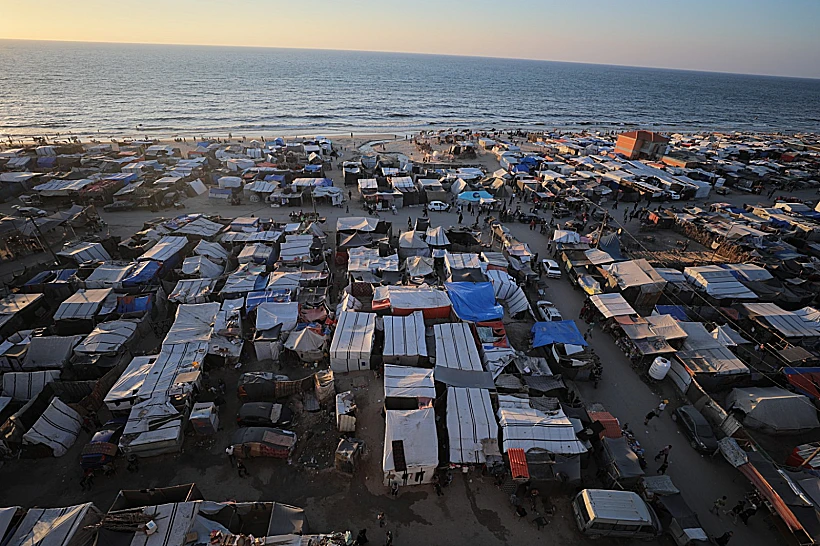 מחנה עקורים פלסטינים בחוף דיר אל-בלח, מרכז רצועת עזה