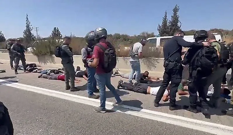 עצורים בכביש 6