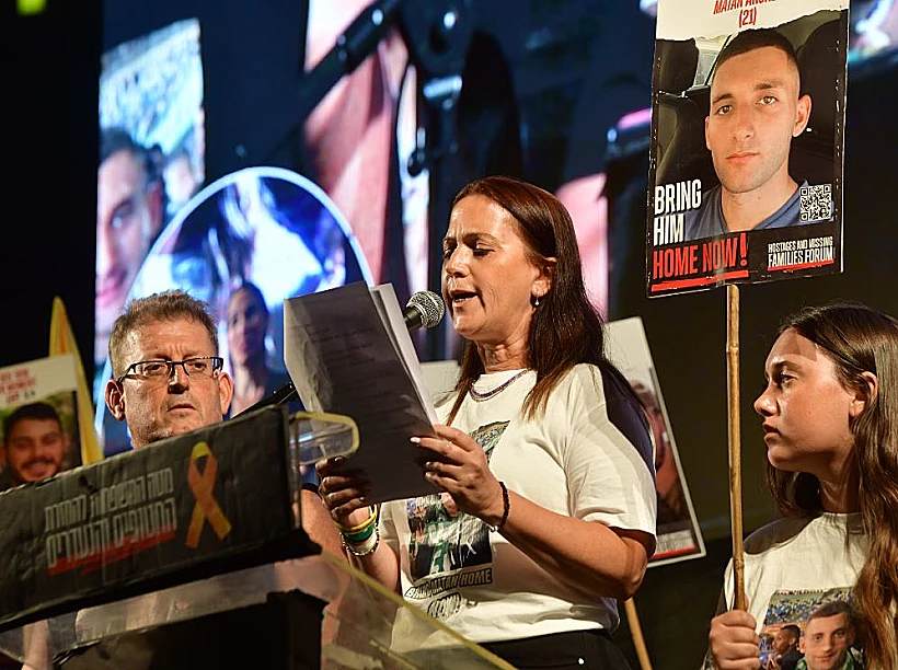 ענת אנגרסט בהפגנה בת"א