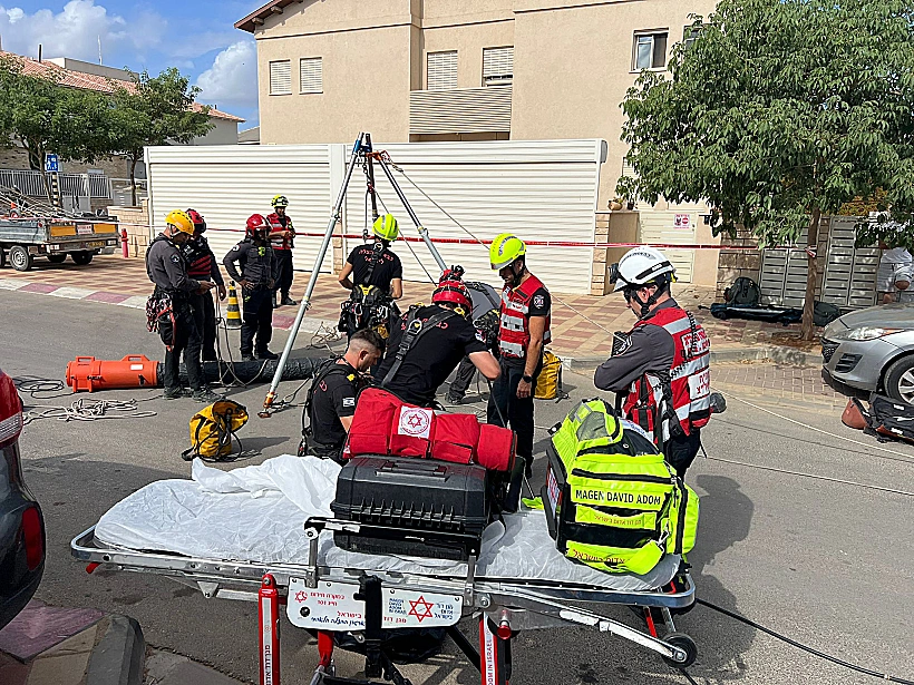 פועל נפל לבור ביוב במזכרת בתיה ונהרג