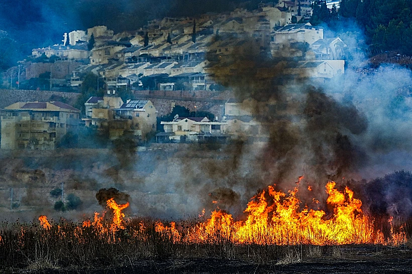 שריפות בקריית שמונה אחרי מטח רקטות מלבנון