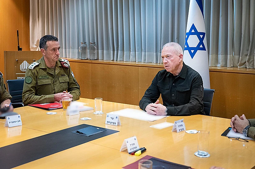 שר הביטחון יואב גלנט והרמטכ"ל הרצי הלוי בדיון