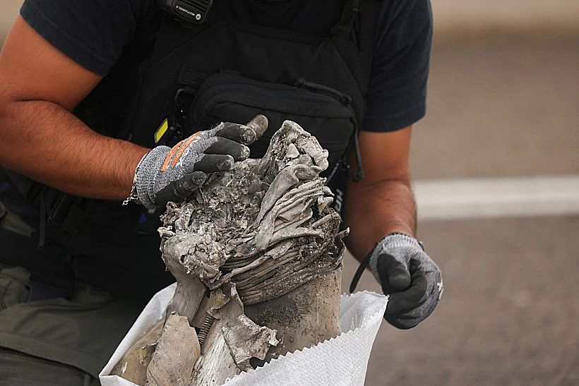 כוחות הביטון מפנים נפילה מכביש 90