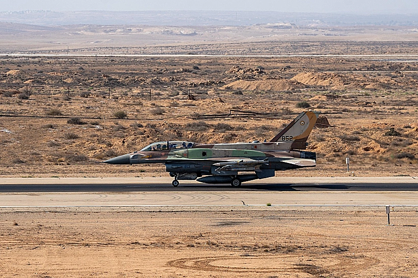 מטוס חיל האוויר בבסיס חצרים