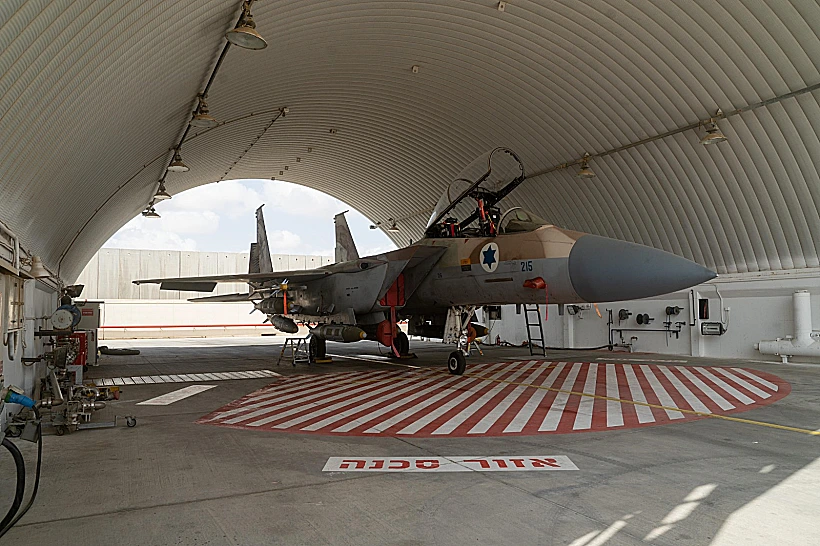 מטוס חיל האוויר בבסיס חצרים