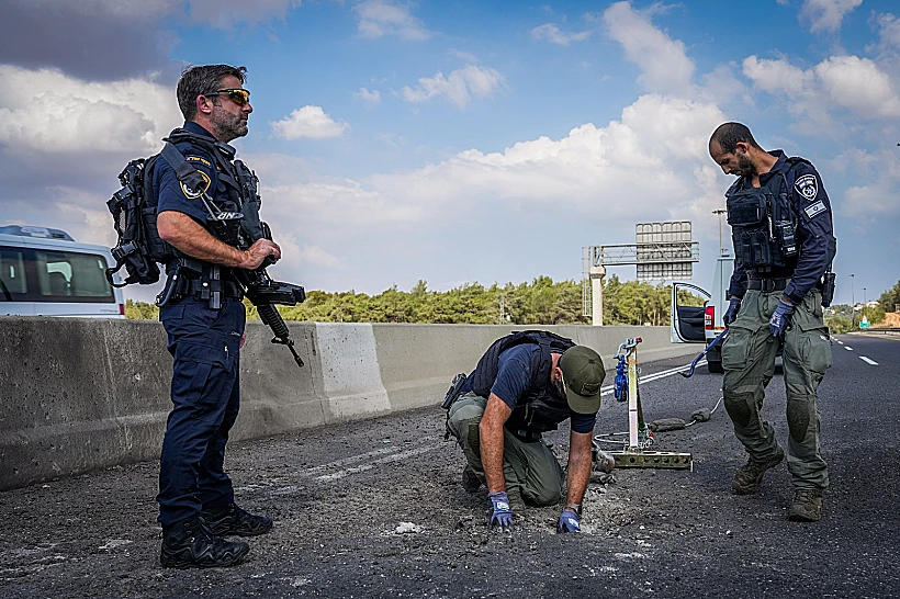 כוחות הביטחון בזירת הנפילה בצומת גולני