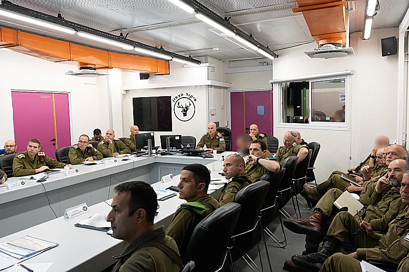 מפקד פיקוד הצפון, אלוף אורי גורדין באישור תוכניות