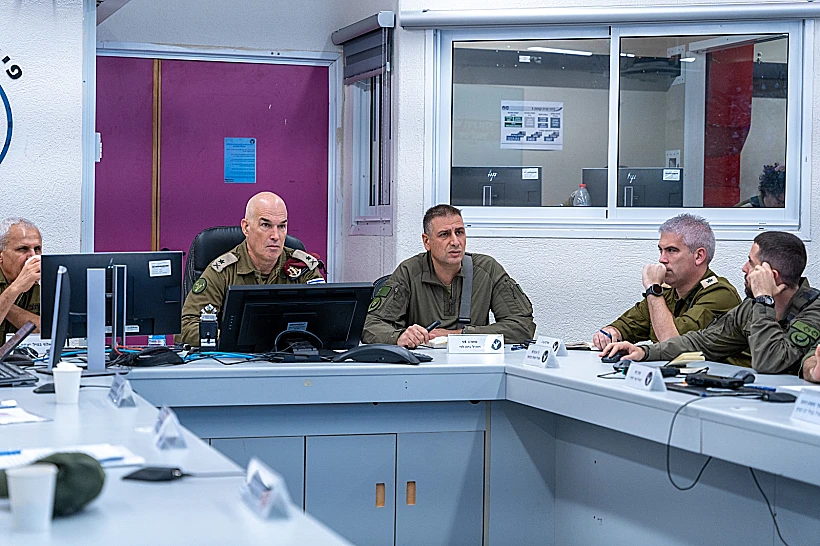 מפקד פיקוד הצפון, אלוף אורי גורדין באישור תוכניות