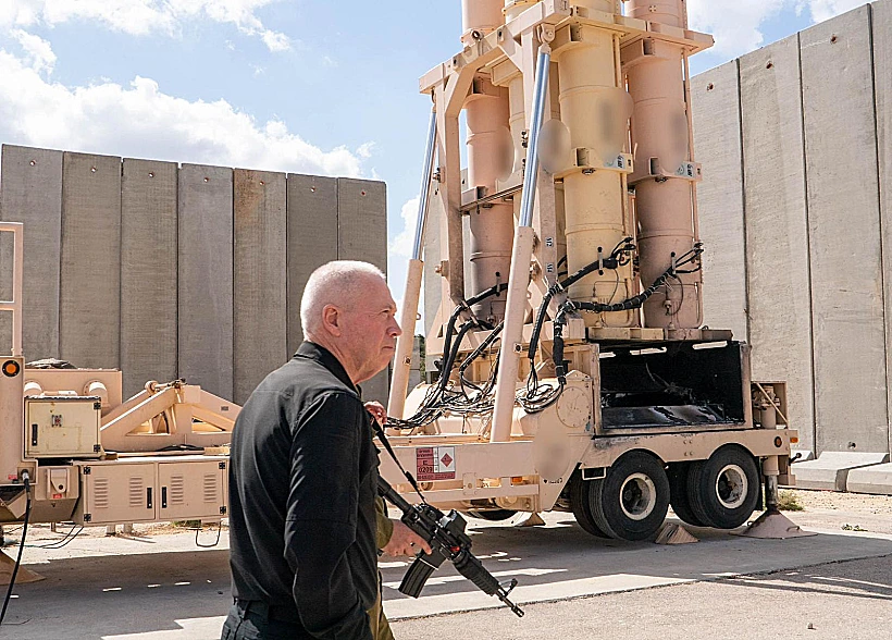 שר הביטחון גלנט ביקר סוללת חץ 3