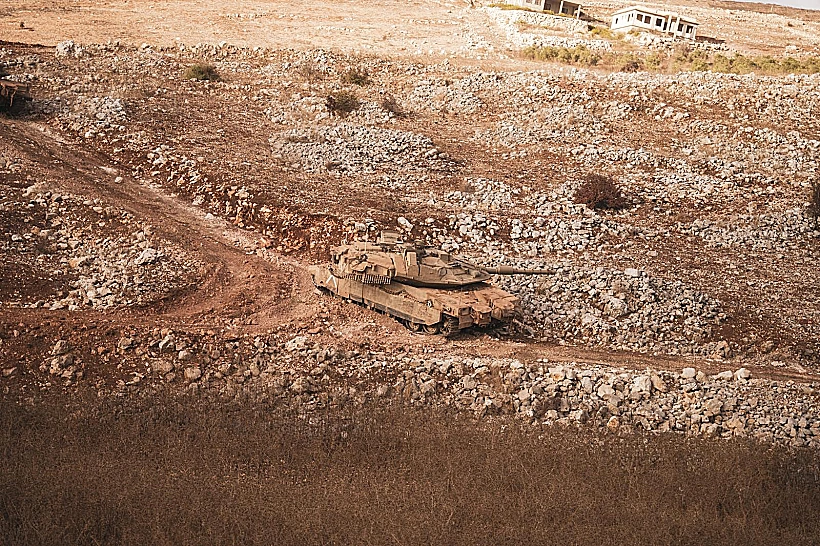 כוחות אוגדה 36 חוצים את גבול לבנון