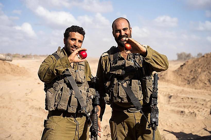 לוחמי צה"ל מציינים את ערב ראש השנה ברצועת עזה