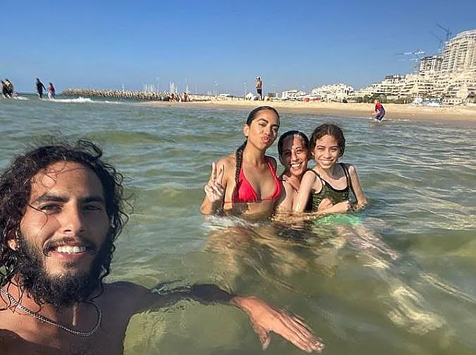 עינב צנגאוקר לבנה מתן החטוף: "אימא כאן, לעולם נלחמת"