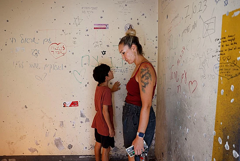 אירוע זיכרון בקיבוץ מפלסים. שנה לטבח 7 באוקטובר