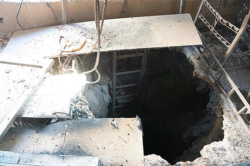 פיר שמוביל למנהרה שאותרה בכפר בלבנון