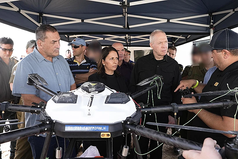 שר הביטחון, יואב גלנט ושרת החדשנות גילה גמליאל בניסוי הכטב"ם