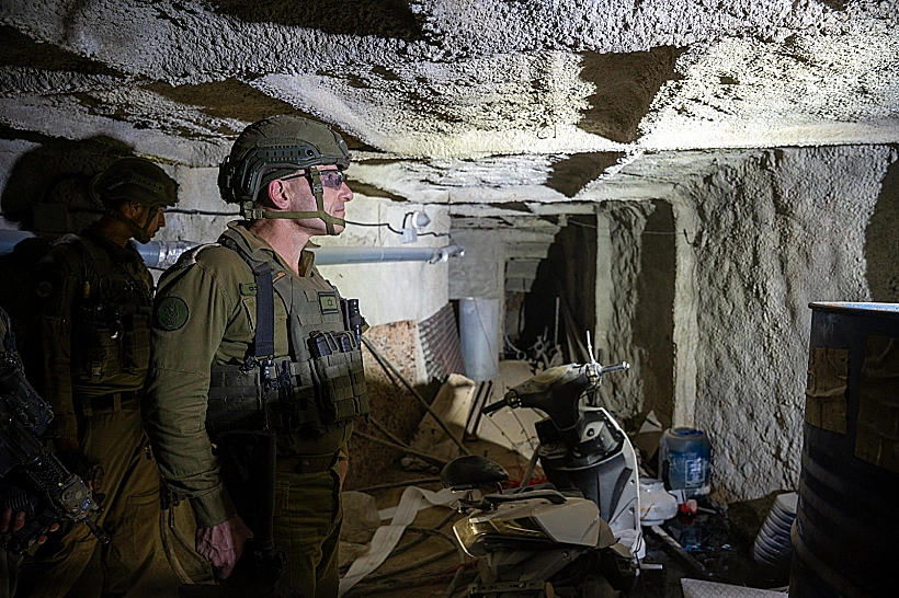 סגן הרמטכ״ל, אלוף אמיר ברעם במנהרה שהחשפה בדרום לבנון