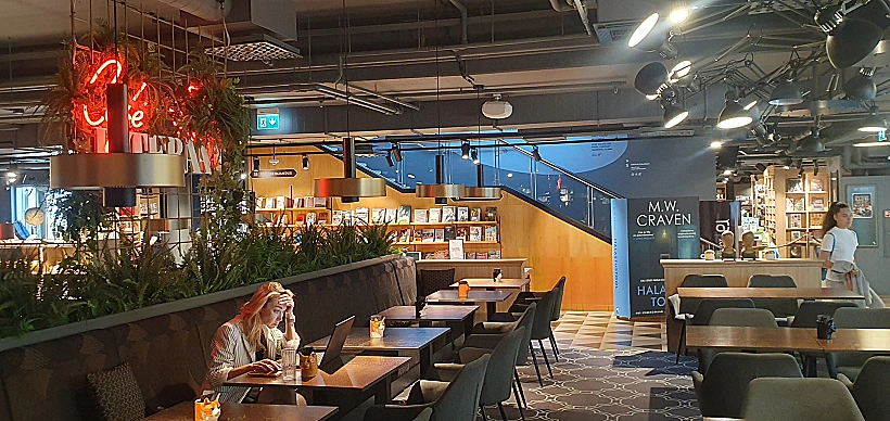 בית קפה שהוא גם חנות ספרים