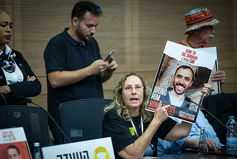 קרובי חטופים מוחים בכנסת