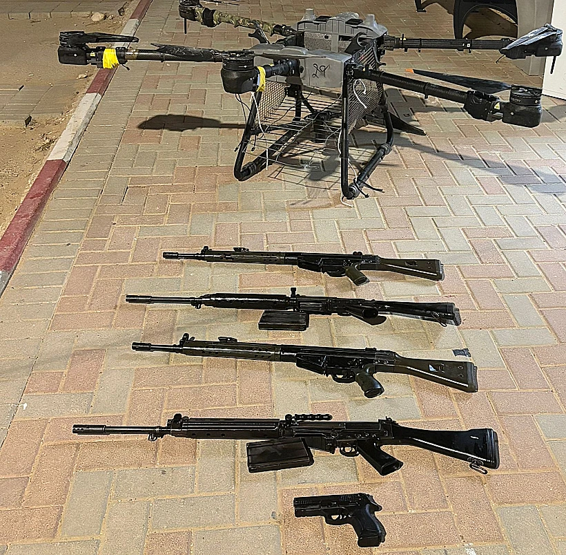 הרחפן שחצה משטח מצרים לצד האמל"ח שאותר עליו