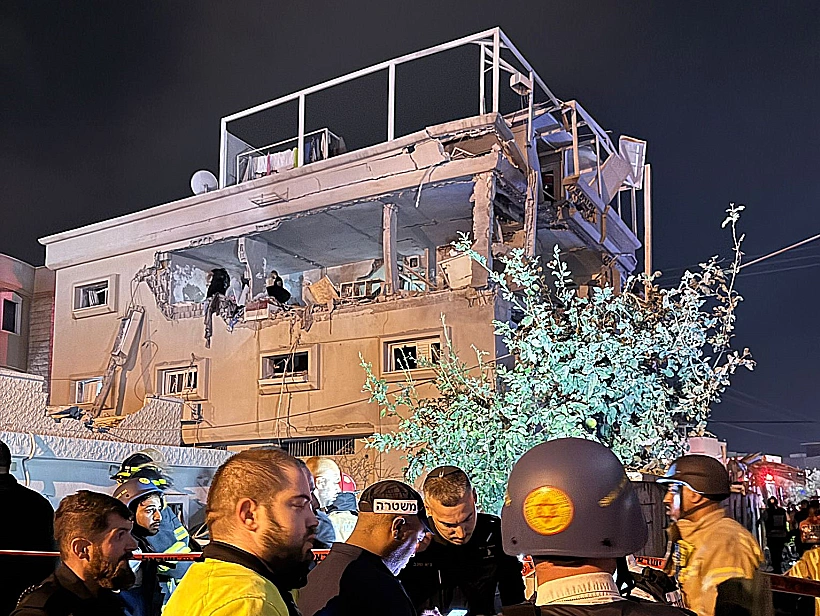 פגיעה ישירה בבית בטירה