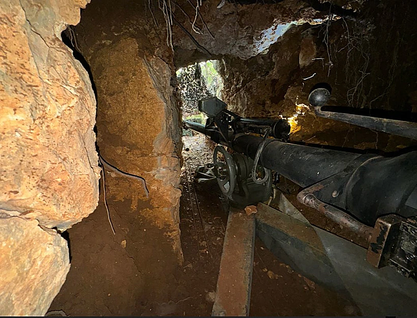 משגר היוצא מתוך הר בדרום לבנון שכוון ישירות לעבר ישראל