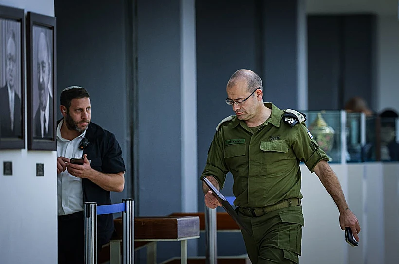 האלוף רומן גופמן, המזכיר הצבאי לרה"מ