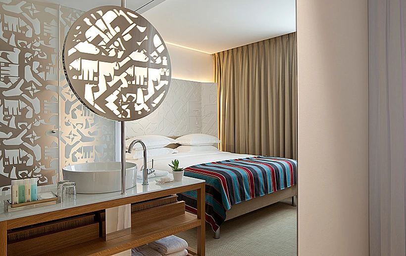 המלון ברחוב מנדלי