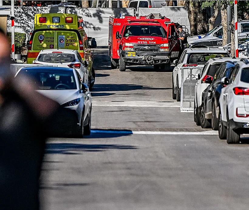 כוחות בבית נתניהו בקיסריה, אחרי פגיעת הכטב"ם. ארכיון
