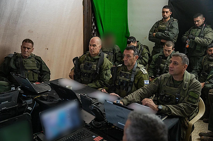 הרמטכ״ל, רב-אלוף הרצי הלוי ומפקד פיקוד הצפון, אלוף אורי גורדין בדרום לבנון