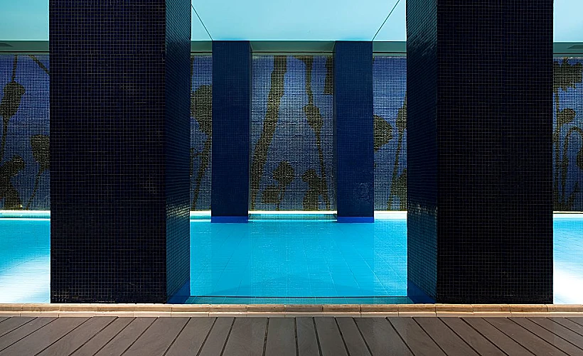 בריכת מלון ממילא